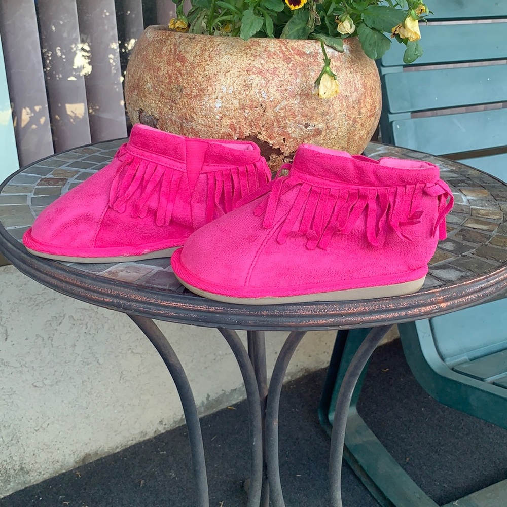 Girls Pink Moccasins!